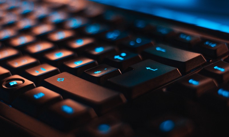 Blåt oplyst computer tastatur Blåt oplyst computer tastatur