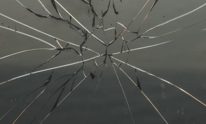 Smadret glas Smadret glas